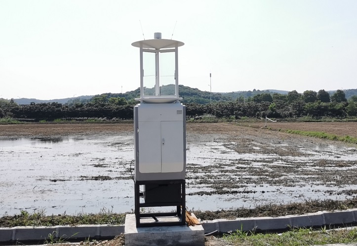 苏州市农业职业技术学院实验田的云飞植保设备